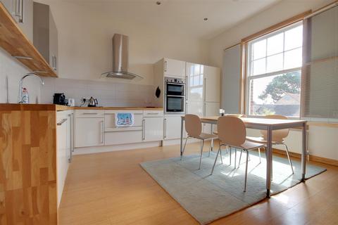 2 bedroom apartment to rent, New Street, Lymington