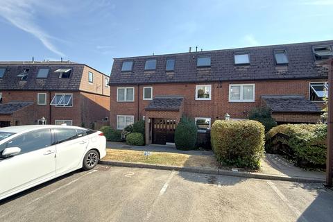 2 bedroom flat for sale, Brookside, Barnet EN4