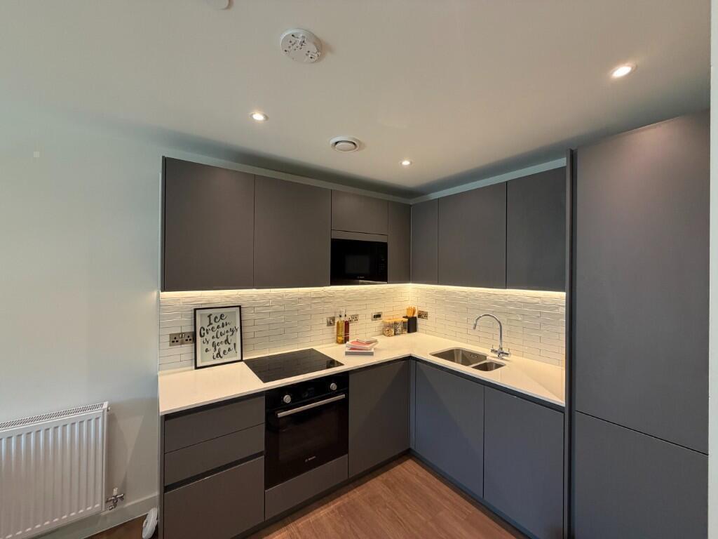Apartment in Reading, Berkshire - View 2