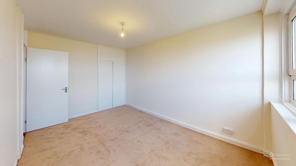 Apartment in Thurrock, Essex - View 5