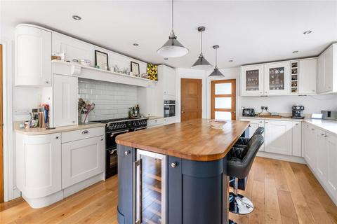 4 bedroom house for sale, Trodds Lane, Guildford, Surrey, GU1