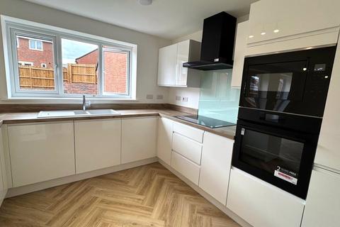 4 bedroom detached house to rent, William Onions Grove, Priorslee, Telford, TF2