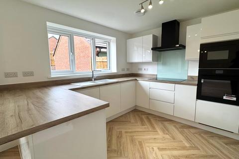 4 bedroom detached house to rent, William Onions Grove, Priorslee, Telford, TF2