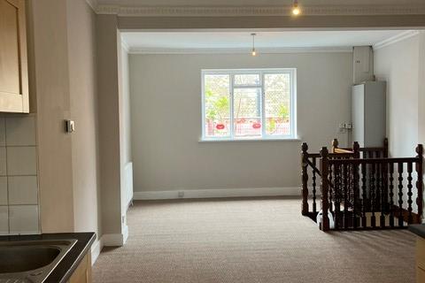 2 bedroom maisonette to rent, Lower Clapton Road, London E5