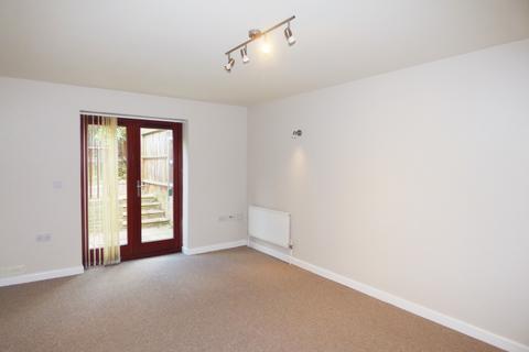 2 bedroom flat to rent, Chelmer Road, London E9