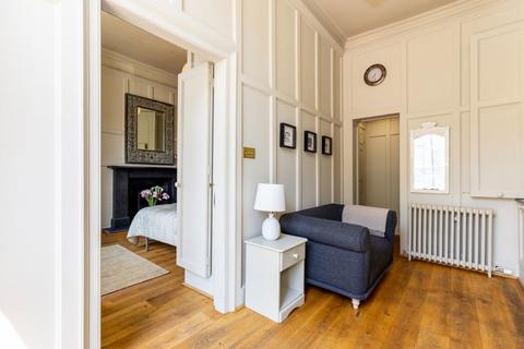 Studio to rent, Dublin Street, New Town, Edinburgh
