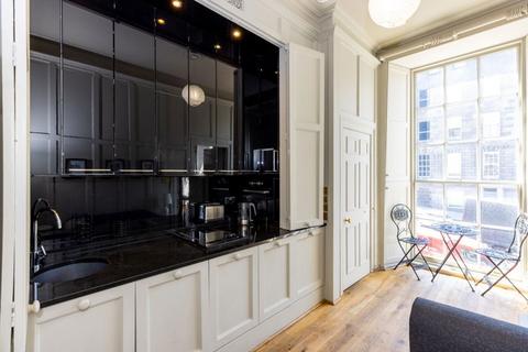 Studio to rent, Dublin Street, New Town, Edinburgh