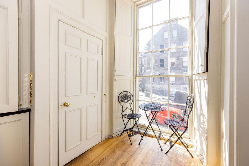 Apartment in Edinburgh - View 4