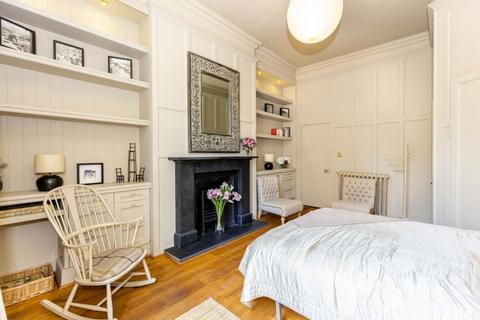 Studio to rent, Dublin Street, New Town, Edinburgh