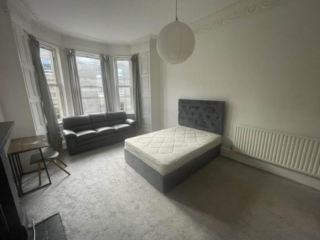 Apartment in Edinburgh - More