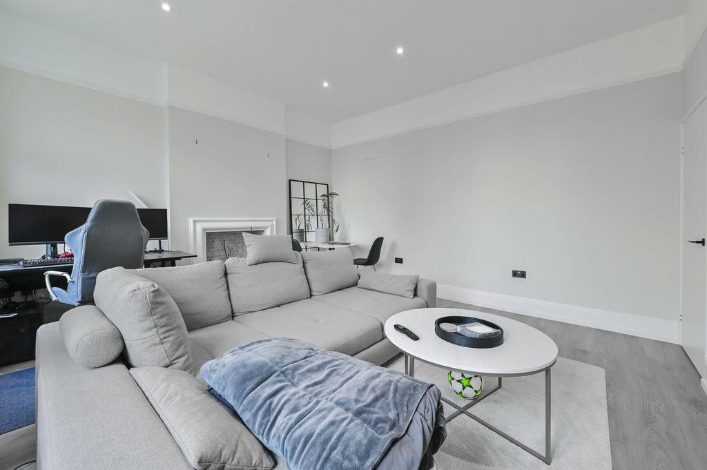Apartment in London - View 3