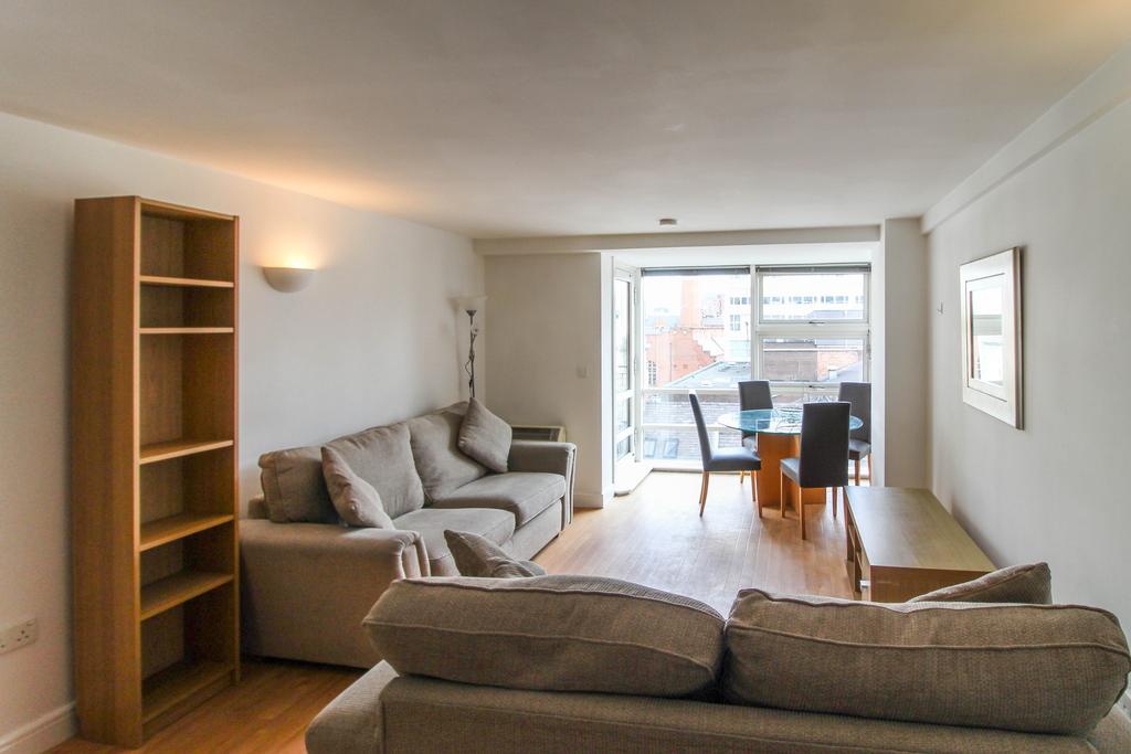 Apartment in Manchester, City Centre - View 3