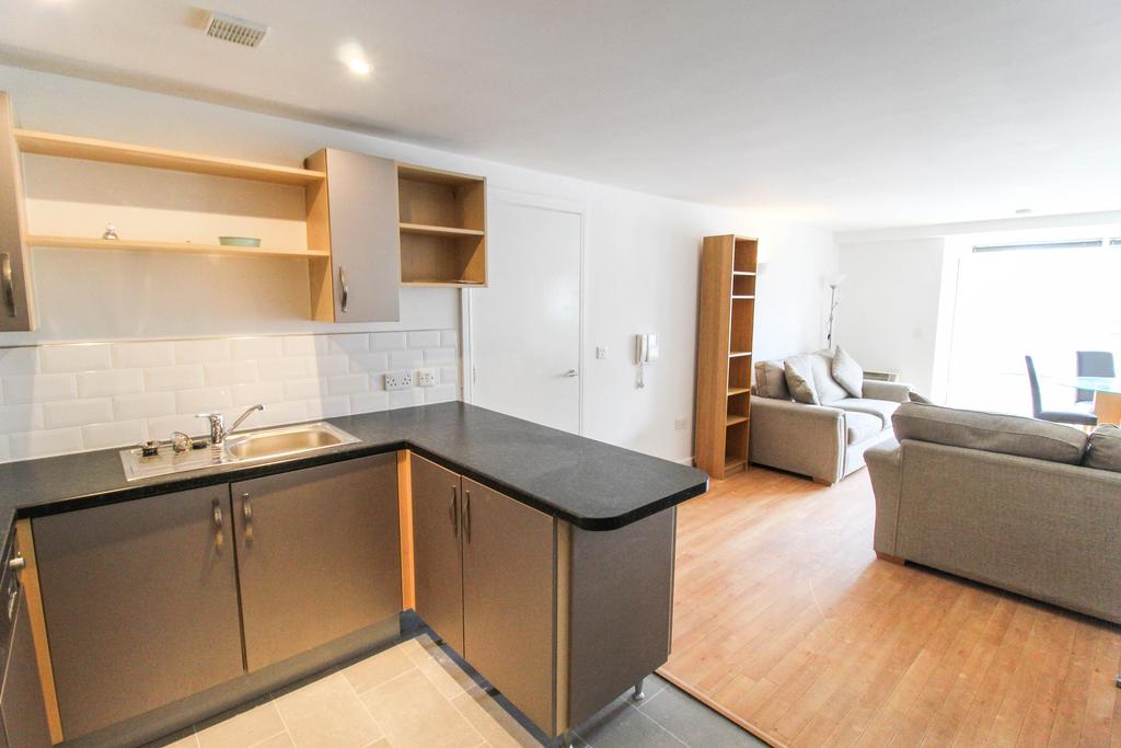 Apartment in Manchester, City Centre - View 5