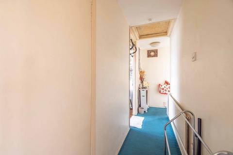 2 bedroom maisonette for sale, The Green, Slough SL1