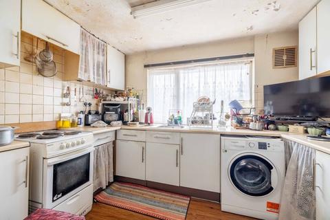 2 bedroom maisonette for sale, The Green, Slough SL1