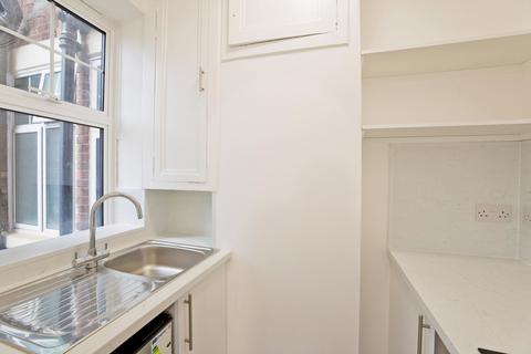 Studio to rent, Belsize Grove, Belsize Park, London, NW3