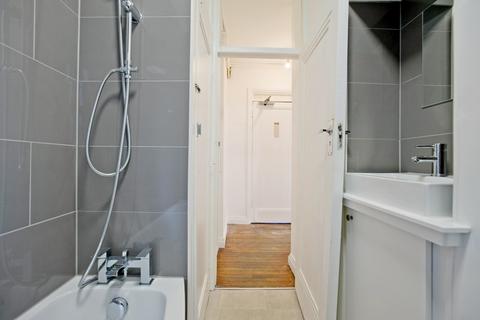 Studio to rent, Belsize Grove, Belsize Park, London, NW3