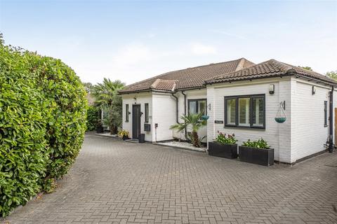 4 bedroom detached house for sale, Forest Lane, East Horsley