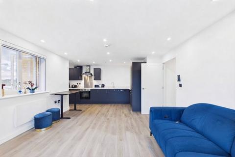 2 bedroom flat to rent, Clivemont Road, Maidenhead, Berkshire, SL6