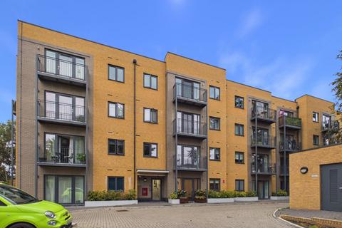 2 bedroom flat to rent, Clivemont Road, Maidenhead, Berkshire, SL6