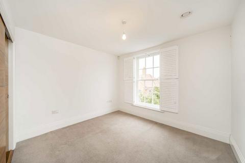 2 bedroom flat for sale, Ashridge Close, London N3