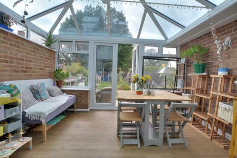 4 bedroom semi-detached house for sale, Careys Wood, Horley, RH6