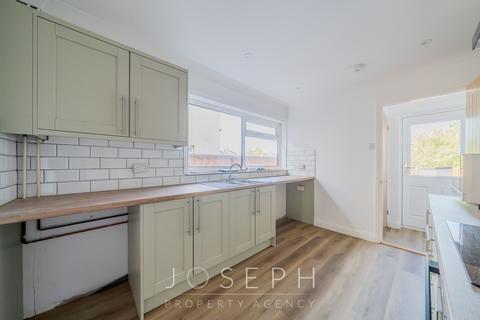 3 bedroom semi-detached house to rent, Wallace Road, Ipswich, IP1