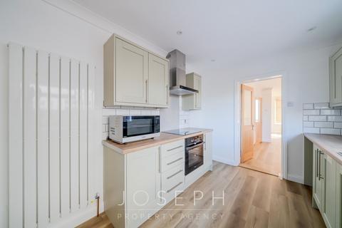 3 bedroom semi-detached house to rent, Wallace Road, Ipswich, IP1