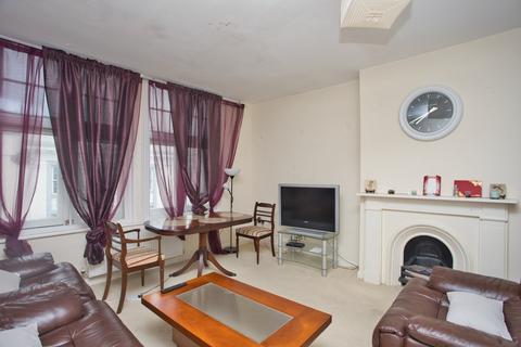 2 bedroom flat for sale, Caves Court, Worthington Street, Dover, Kent, CT16