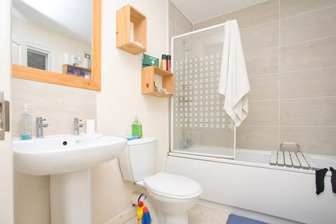 2 bedroom flat for sale, Caves Court, Worthington Street, Dover, Kent, CT16