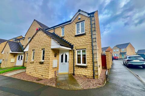 2 bedroom end of terrace house to rent, Coppice Drive, Huddersfield