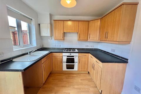 2 bedroom end of terrace house to rent, Coppice Drive, Huddersfield