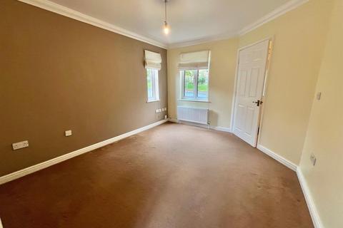 2 bedroom end of terrace house to rent, Coppice Drive, Huddersfield