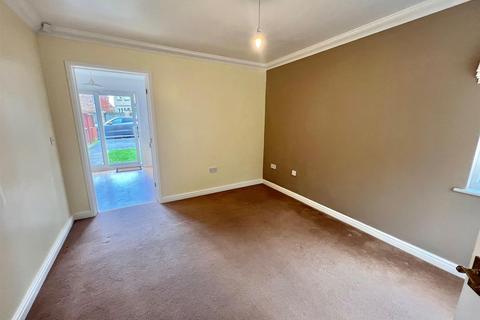 2 bedroom end of terrace house to rent, Coppice Drive, Huddersfield