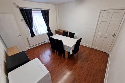 3 bedroom terraced house for sale, Leicester LE2
