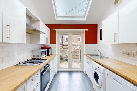 6 bedroom house to rent, Mabfield Road, Manchester M14