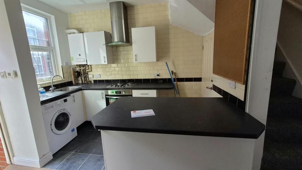 House in Leeds, Hyde Park - View 2
