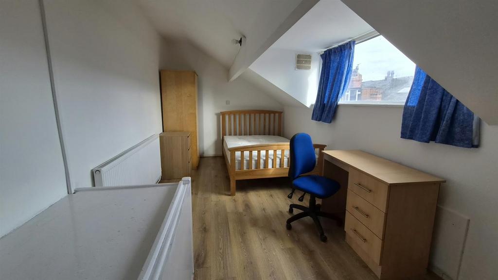 House in Leeds, Hyde Park - View 4
