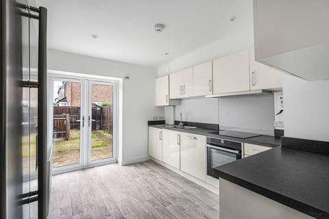 3 bedroom semi-detached house to rent, Chestnut Avenue, Headington, OX3
