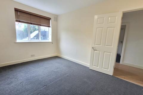 3 bedroom flat to rent, Danes Gate, Harrow HA1
