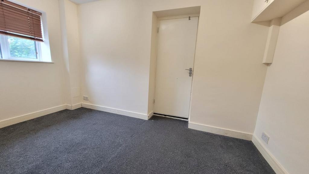 Apartment in Harrow - View 3