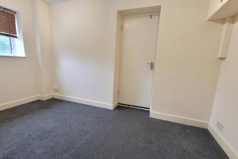 3 bedroom flat to rent, Danes Gate, Harrow HA1