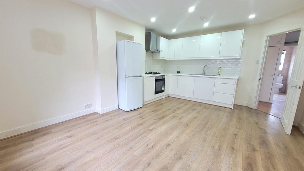 Apartment in Harrow - View 5