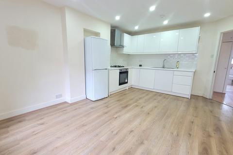 3 bedroom flat to rent, Danes Gate, Harrow HA1