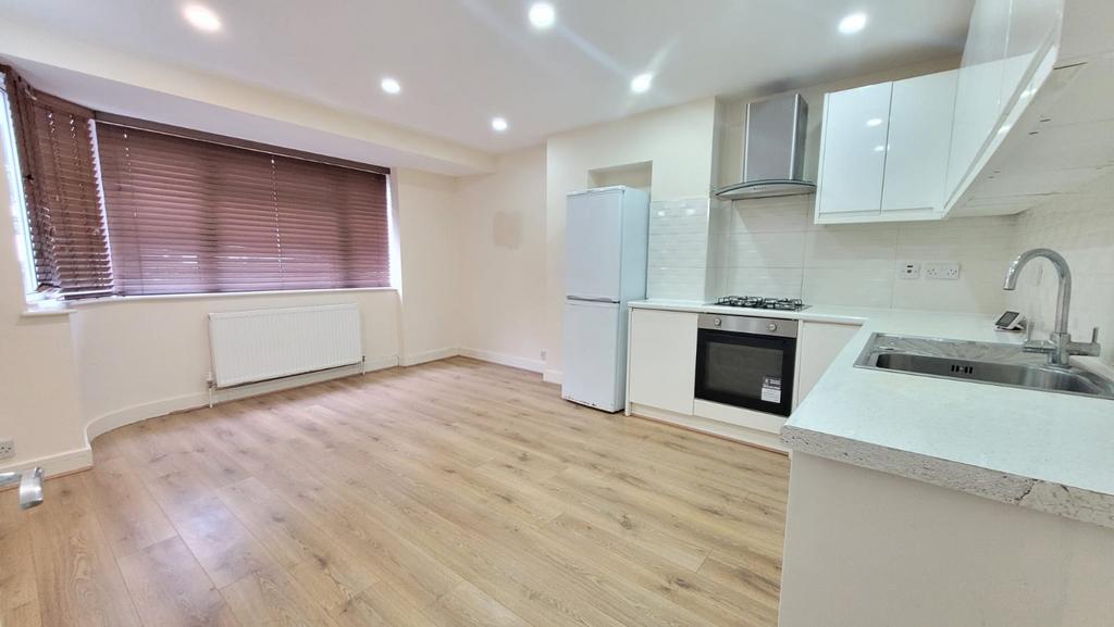 Apartment in Harrow - More
