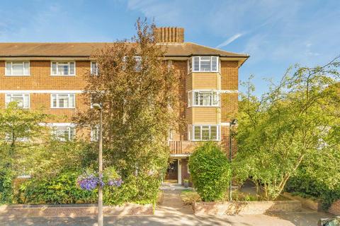 3 bedroom flat for sale, Sheen Court, Richmond TW10
