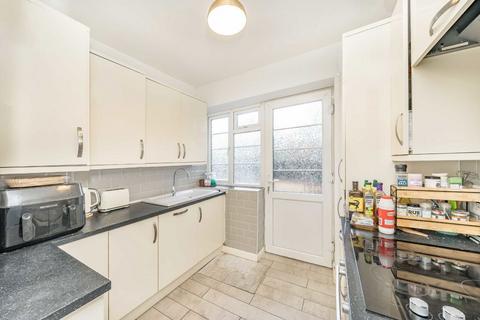 3 bedroom flat for sale, Sheen Court, Richmond TW10