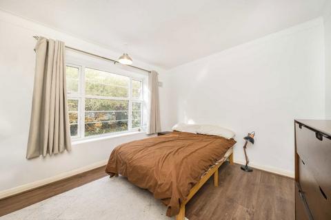 3 bedroom flat for sale, Sheen Court, Richmond TW10
