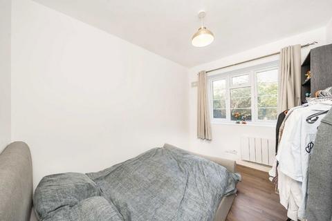 3 bedroom flat for sale, Sheen Court, Richmond TW10
