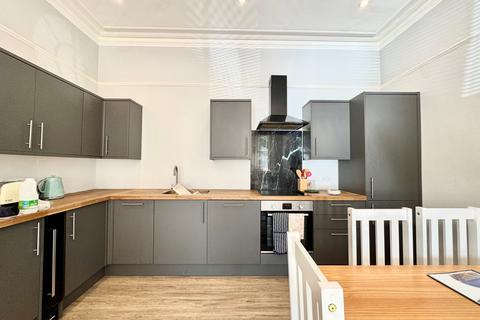 3 bedroom ground floor flat to rent, West Hill Road, Bournemouth, BH2
